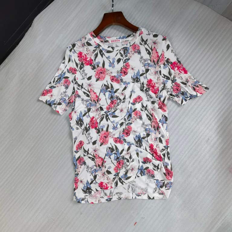 Flowers Print Jersey Tops — Jersey manufactured by Belleza