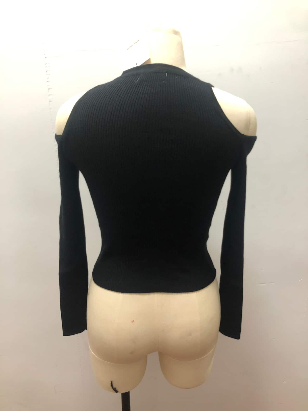 Shoulder Cut Pullover manufactured by Belleza — 73% Viscose · 28% Nylon, 12GG — view 2