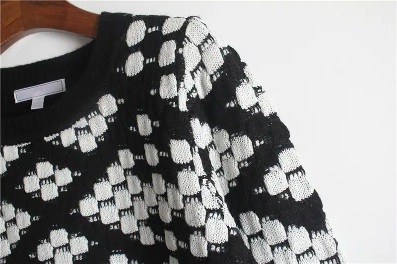 Geometric Jacquard Pullover manufactured by Belleza — 72% Acrylic · 28% Polyester, 7GG — view 3
