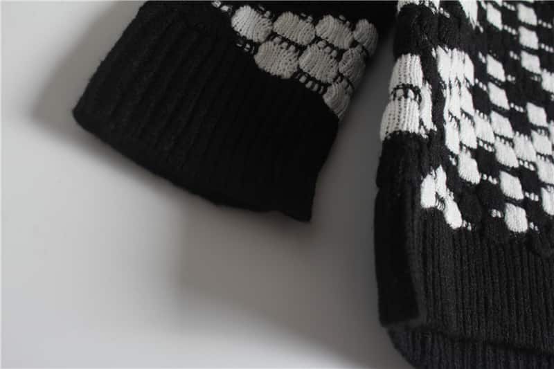Keyboard Jacquard Knitwear manufactured by Belleza — 72% Acrylic · 28% Polyester, 7GG — view 4