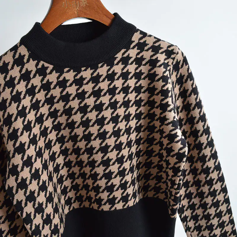 Houndstooth Jacquard Pullover manufactured by Belleza — 50% Viscose · 28% Nylon · 22% Pbt, 12GG