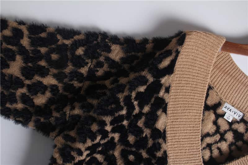 Animal Jacquard Pullover manufactured by Belleza — 64% Nylon · 36% Acrylic, 5GG — view 4