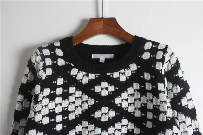 Geometric Jacquard Pullover manufactured by Belleza — 72% Acrylic · 28% Polyester, 7GG — view 2
