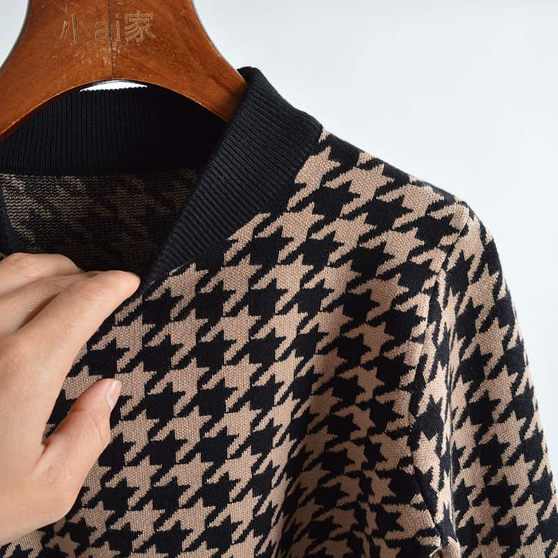 Jacquard Knitting Pullover manufactured by Belleza — 50% Viscose · 28% Nylon · 22% Pbt, 12GG — view 3