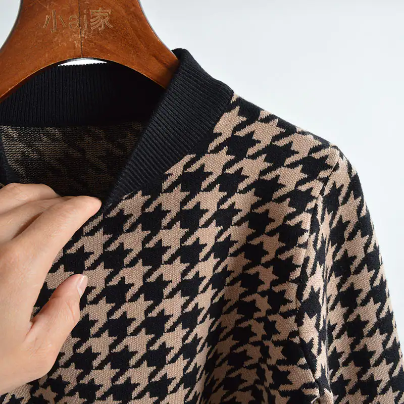 Houndstooth Jacquard Pullover manufactured by Belleza — 50% Viscose · 28% Nylon · 22% Pbt, 12GG — view 3
