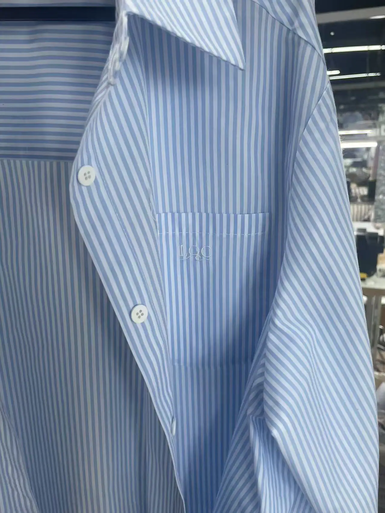 Cotton shirt: collar, placket, pearl buttons, chest pocket — made in the Belleza workshop