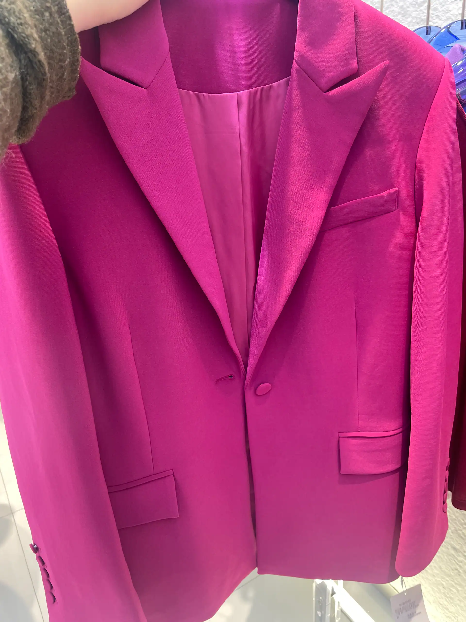 Satin-Crepe Suit manufactured by Belleza