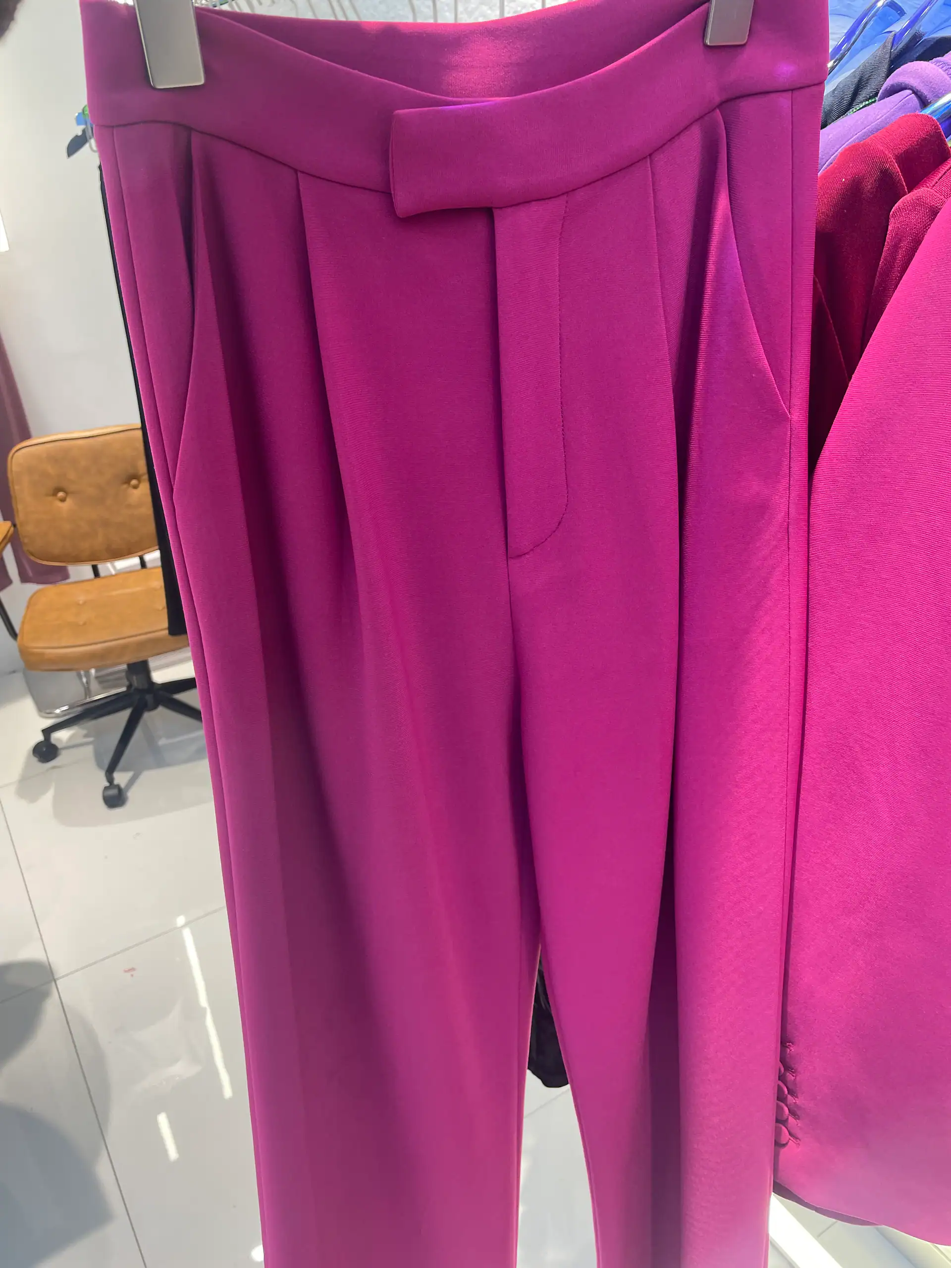 Satin-Crepe Suit manufactured by Belleza — view 2
